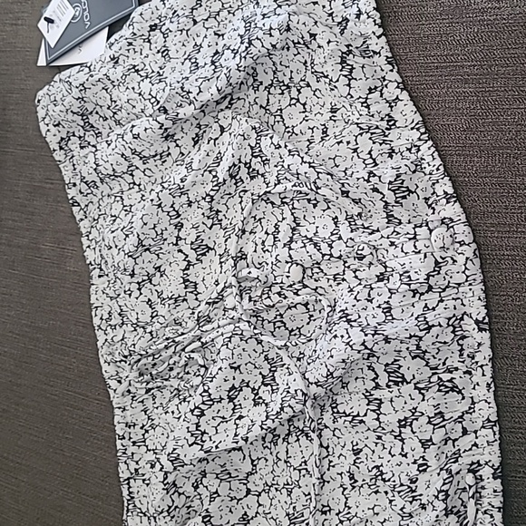 Volcom Bae Bae tube tank - Picture 3 of 6